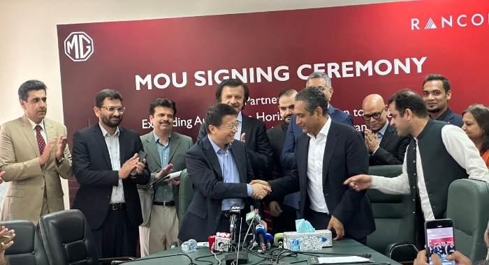 MG JW Automobile Pakistan and RANCON representatives shake hands during MoU signing ceremony for vehicle exports to Bangladesh